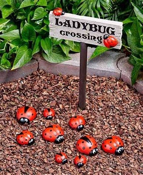 30 Eye Catching Garden Ornament Ideas And Projects To Enhance Your Backyard