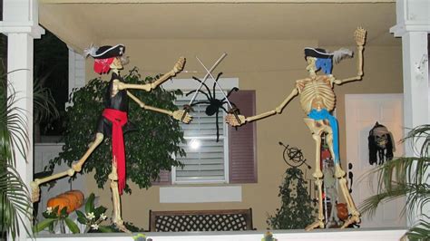 Skeleton Halloween decorations에 있는 피너님의 핀