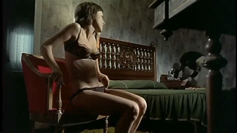 Naked María Reniu in Aborto criminal