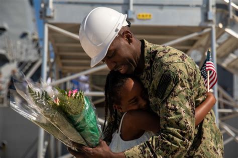 DVIDS - Images - USS Thomas Hudner Return to Homeport [Image 6 of 7]