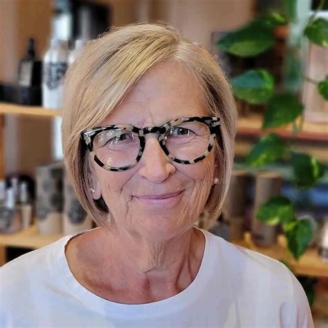 Comment Choisir Une Coupe De Cheveux Femme 70 Ans Avec Lunettes 10