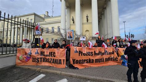 Warszawa Kupcy z Marywilskiej protestowali pod Ratuszem Żądają