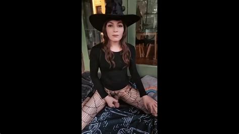 Ms Milf Showing Off Her Hot Body AShemaletube