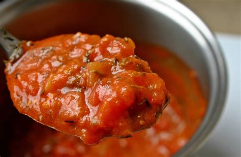 Salsa de tomate clásica para base de pizza Receta tradicional italiana