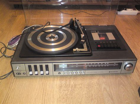 Стерео-система Sanyo JXT 4404 K с колонками (выпуск 1978 г.) | Hi-Fi.ru