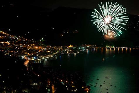 Fuochi Dartificio Agosto Pirotecnico Attorno Al Garda Gardapost