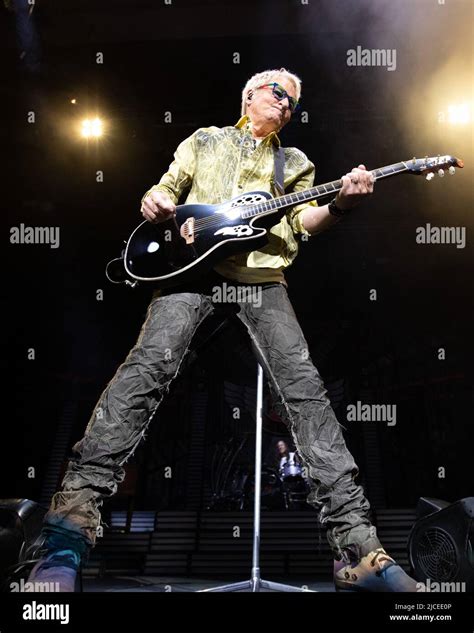 Kevin Cronin Of Reo Speedwagon Hi Res Stock Photography And Images Alamy