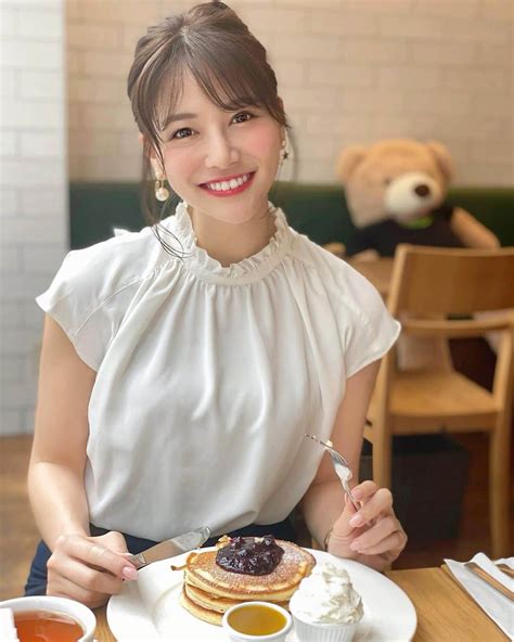 石井里奈さんのインスタグラム写真 石井里奈instagram「こんばんは🥰 ️ 今夜は里奈ログ🤤💕 お昼のコーデを撮った場所は