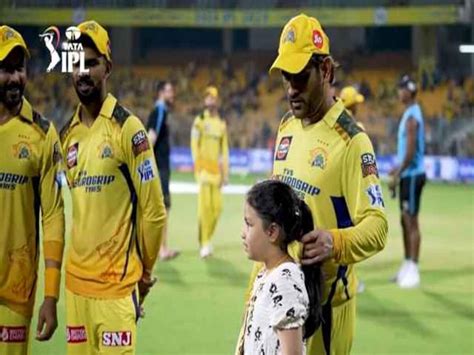 Ziva Hugs Dhoni After Csk Victory Daddy Pulls Her Hair Watch The Cutest