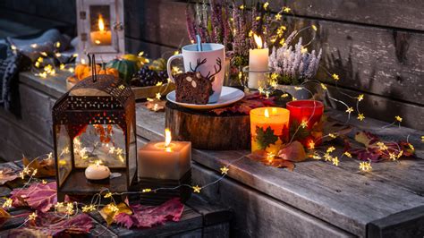 The Safest (& Cheapest) Ways To Use Candles For Gorgeous Outdoor Holiday Displays