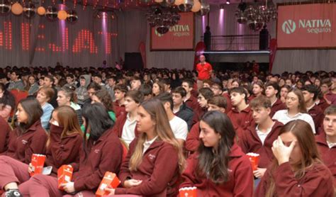 Ante Un Numeroso P Blico Joven Nativa Brind Una Charla Sobre