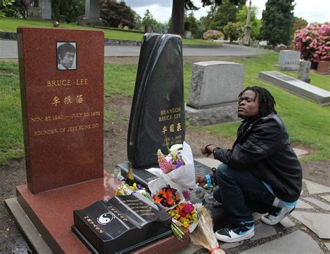 Descubrir 55+ imagen bruce lee grave - Abzlocal.mx