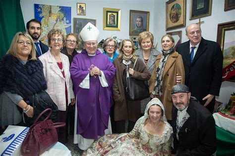 La exposición de belenes solidarios con desechos que inició fray