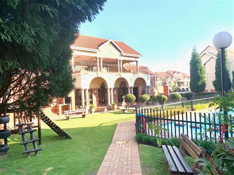 Bedroom Apartment Flat For Sale In Bryanston P