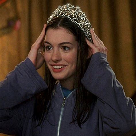 Anne Hathaway In The Princess Diaries 2001 Princess Diaries Anne Hathaway Film Aesthetic