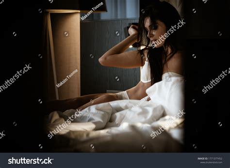 306 999 Pose Lingerie Images Stock Photos Vectors Shutterstock