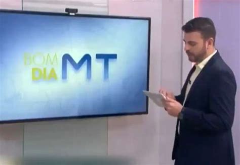 SBT TV Jornalista Deixa Nude Vazar Na Tela Da Globo