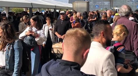 Extremely long lines return to Schiphol Airport; Shortage of security ...