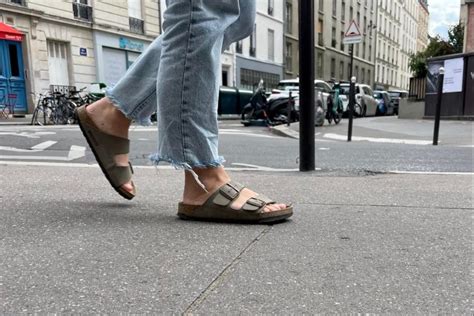 Pourquoi les sandales Birkenstock font fureur chaque été à Paris