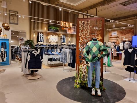 River Island Unveils New Store Concept River Studios Retail Focus