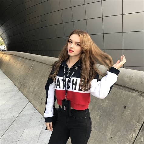 Ngất ngây với vẻ đẹp chuẩn búp bê của hot girl Uzbekistan 21 tuổi sống tại Hàn