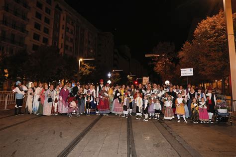 Fotos De Los Grupos De La Ofrenda De Flores A La Virgen Del Pilar