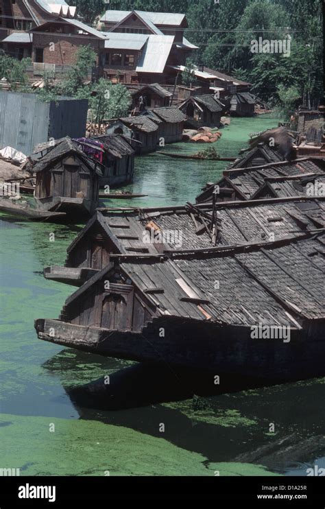 Srinagar, Kashmir - floating houseboats Stock Photo - Alamy