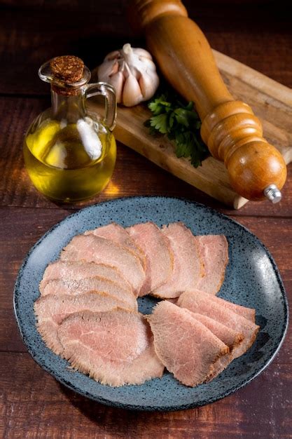 Premium Photo Sliced Roast Beef On Plate