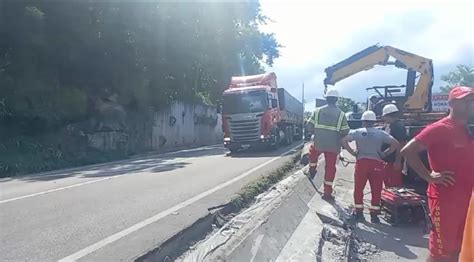 Br 277 Uma Faixa Sentido Curitiba é Liberada Cbn Curitiba A Rádio