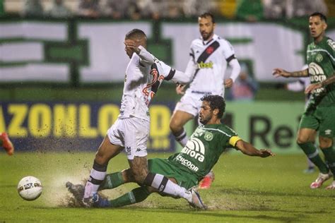 Notícias do Vasco Hoje Após empate do Vasco Nenê critica gramado