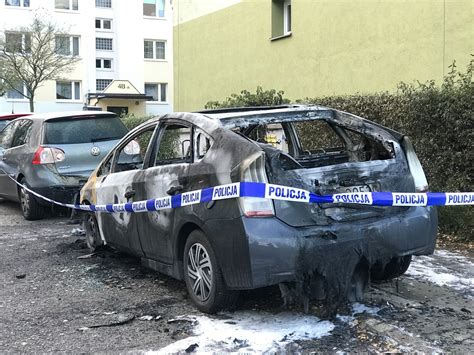 Podpalacz w akcji W nocy w Słupsku płonęło dziewięć samochodów