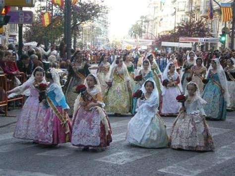 Las Fallas De Valencia Les Costumes