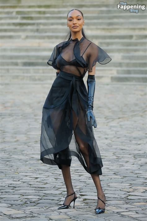 Jourdan Dunn Displays Her Nude Tits At The Victoria Beckham Fashion Show In Paris Photos