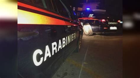 Spacciatore Sorpreso Dai Carabinieri Mentre Cede Cocaina E Hashish