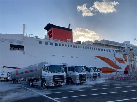 LNG Fueled Ferry Sunflower Kurenai Starts To Receive LNG Fuel Supply