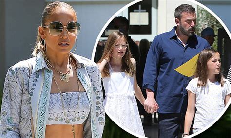 Jennifer Lopez picks out jewelry for Ben Affleck's daughters Violet and ...