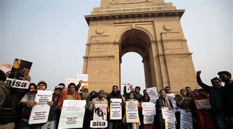 Mass Pledge At India Gate ‘kaagaz Nahi Dikhayenge Delhi News The