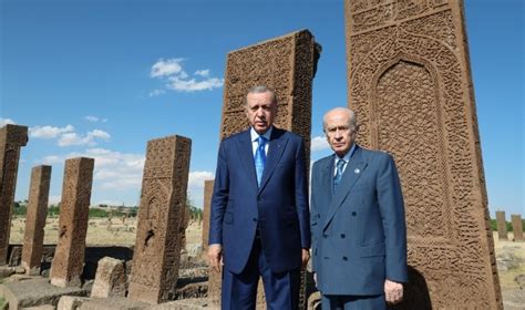 Cumhurbaşkanı Erdoğan Devlet Bahçeli ile birlikte Ahlat ta Selçuklu