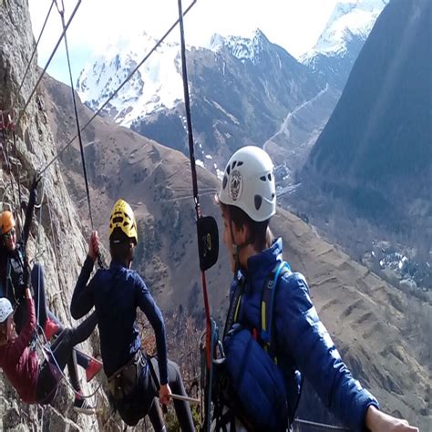 Escala la Val d Aran en la Vía Ferrata de Unha Nivel Intermedio