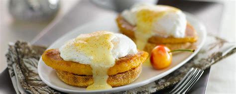 Eggs Benedict with Classic Hollandaise Sauce | Gay Lea