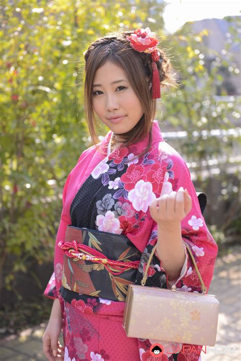 Horny Japanese Model Yui Shiina Posing In Sexy Kimono Photos