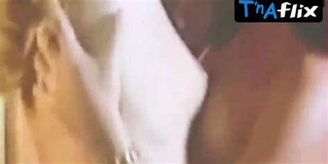 Ely Galleani Lesbian Butt Scene In Lamour Chez Les Poids Lourds Tnaflix