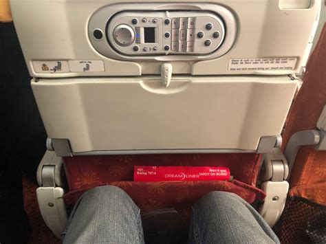 Review: Air India 787 Economy Class Mumbai - Delhi - Live from a Lounge