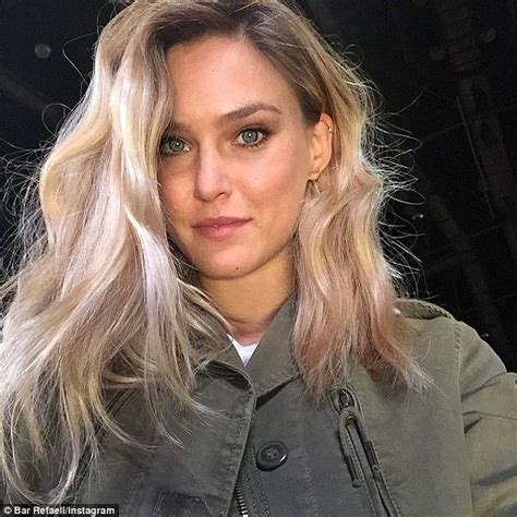 Make Up Free Bar Refaeli Gives A Glimpse Of Her Amazing Bikini Body Bar Refaeli Nice Bikinis