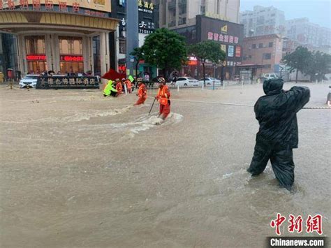 强降雨致粤多地内涝 消防营救疏散486名被困人员救援珠海积水