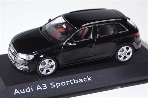 Audi A3 Sportback Typ 8VA Modell 2013 Phantomschwarz Schuco 1 43