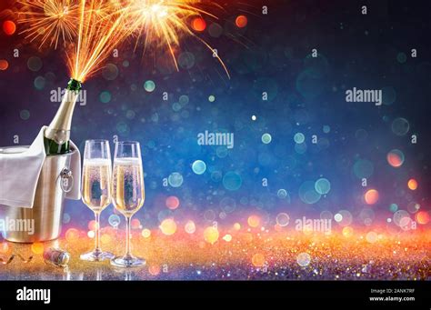 Popping champagne hi-res stock photography and images - Alamy