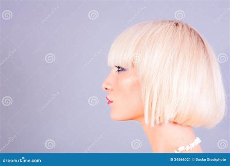 Portrait De Jeune Femme Blonde Image Stock Image Du Soin Peau 34566021