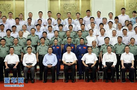 Xi Jinping Rencontre Les Trois Astronautes De La Mission Shenzhou