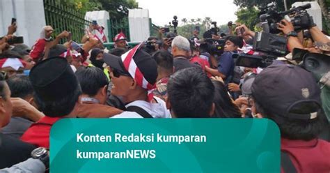 Ganjar Mahfud Tiba Di Tugu Proklamasi Berdoa Bersama Pendukung Sebelum